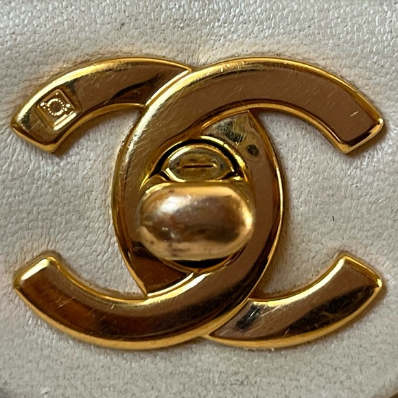 CHANEL Square Mini Lambskin Classic Flap in Beige / Ivory 💕 Authentic - Picture 6 of 16